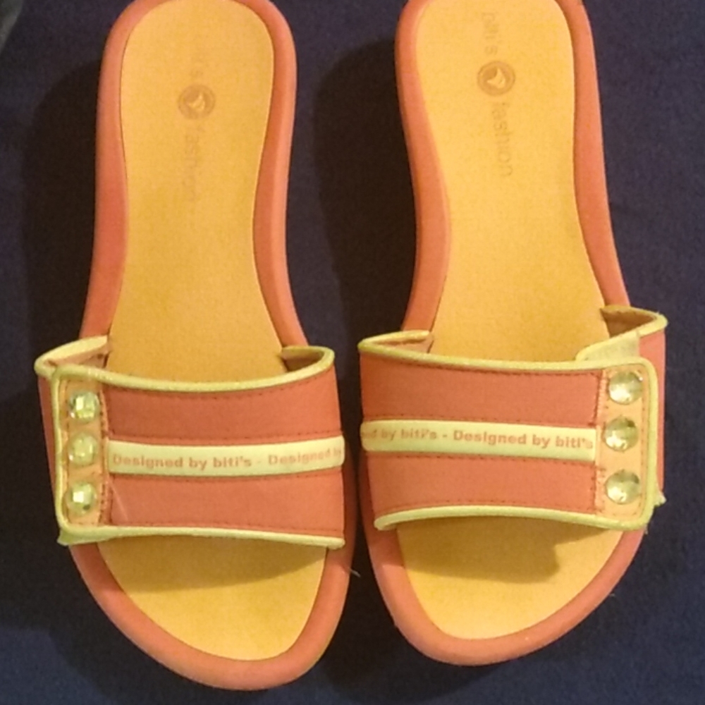 Designed by Biti's Fashion Sandals.